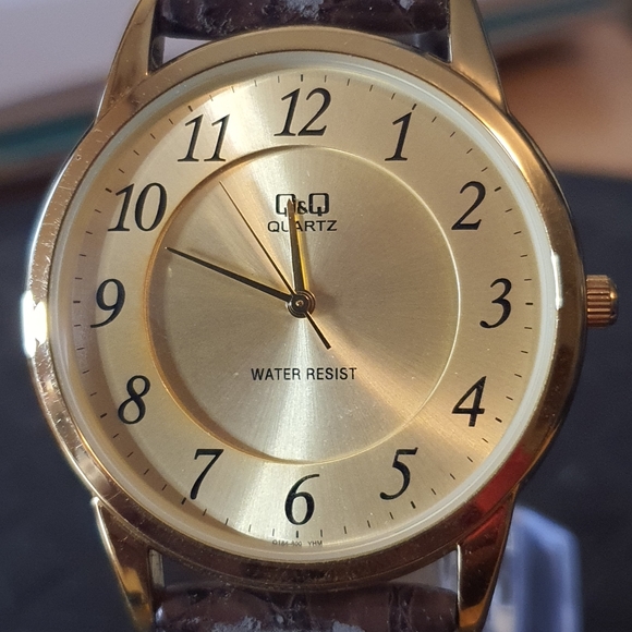 Q&Q Other - Vintage Q&Q Goldtone/Brown Leather Men's Dress Watch